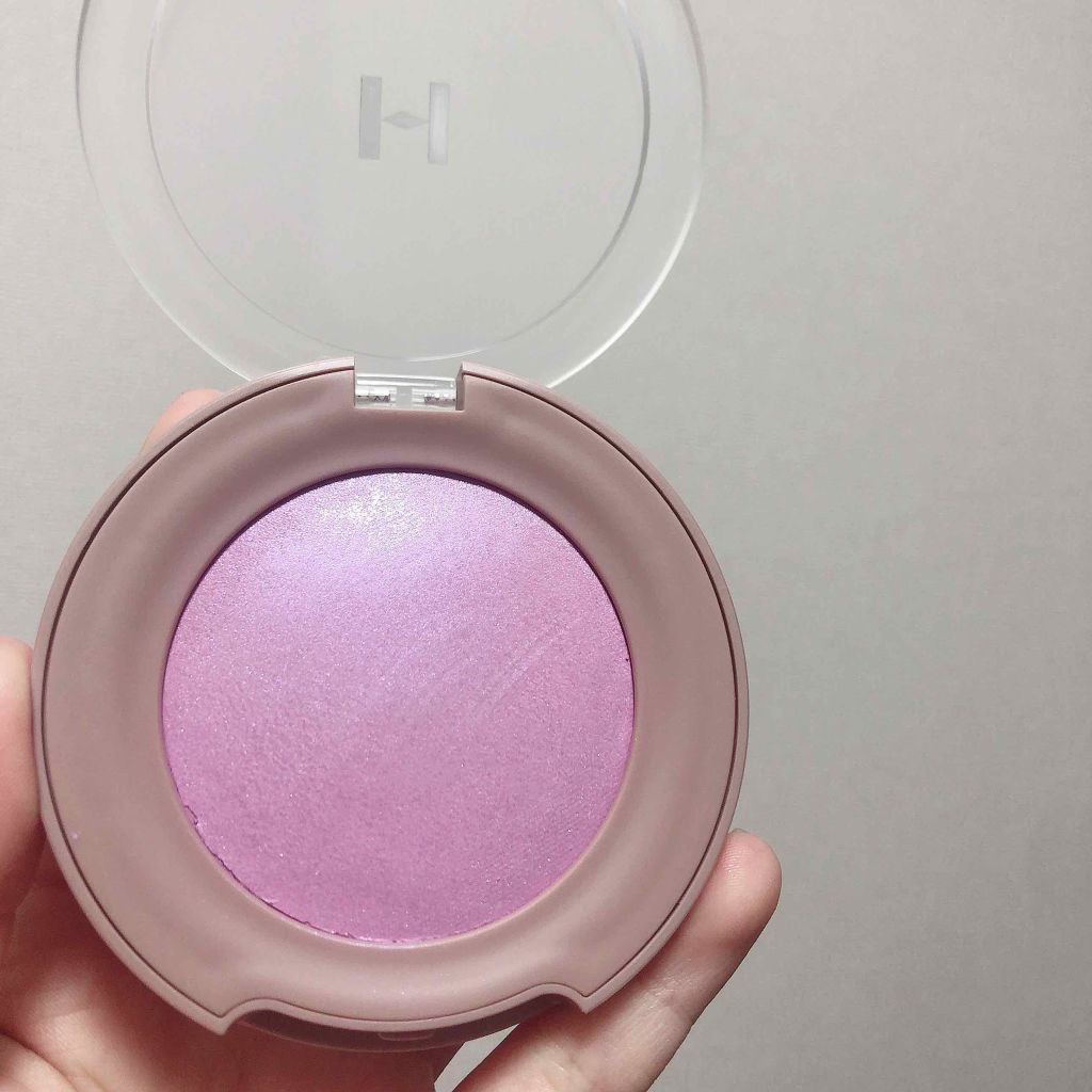 hince トゥルーディメンショングロウチークのクチコミ「
チークをアイシャドウに！

ひと塗りで透明感の出るお目目🥺❤︎


最近来ている韓国コスメh.....」（2枚目）