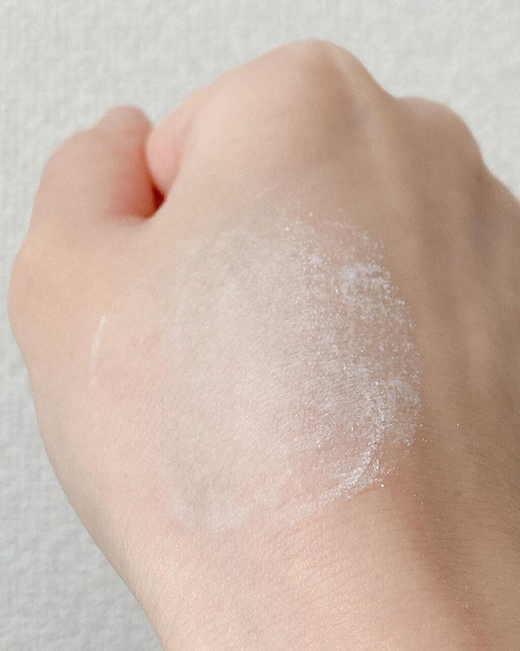 ミネラルUVボディパウダー/エトヴォス/ボディパウダーを使ったクチコミ(6枚目)