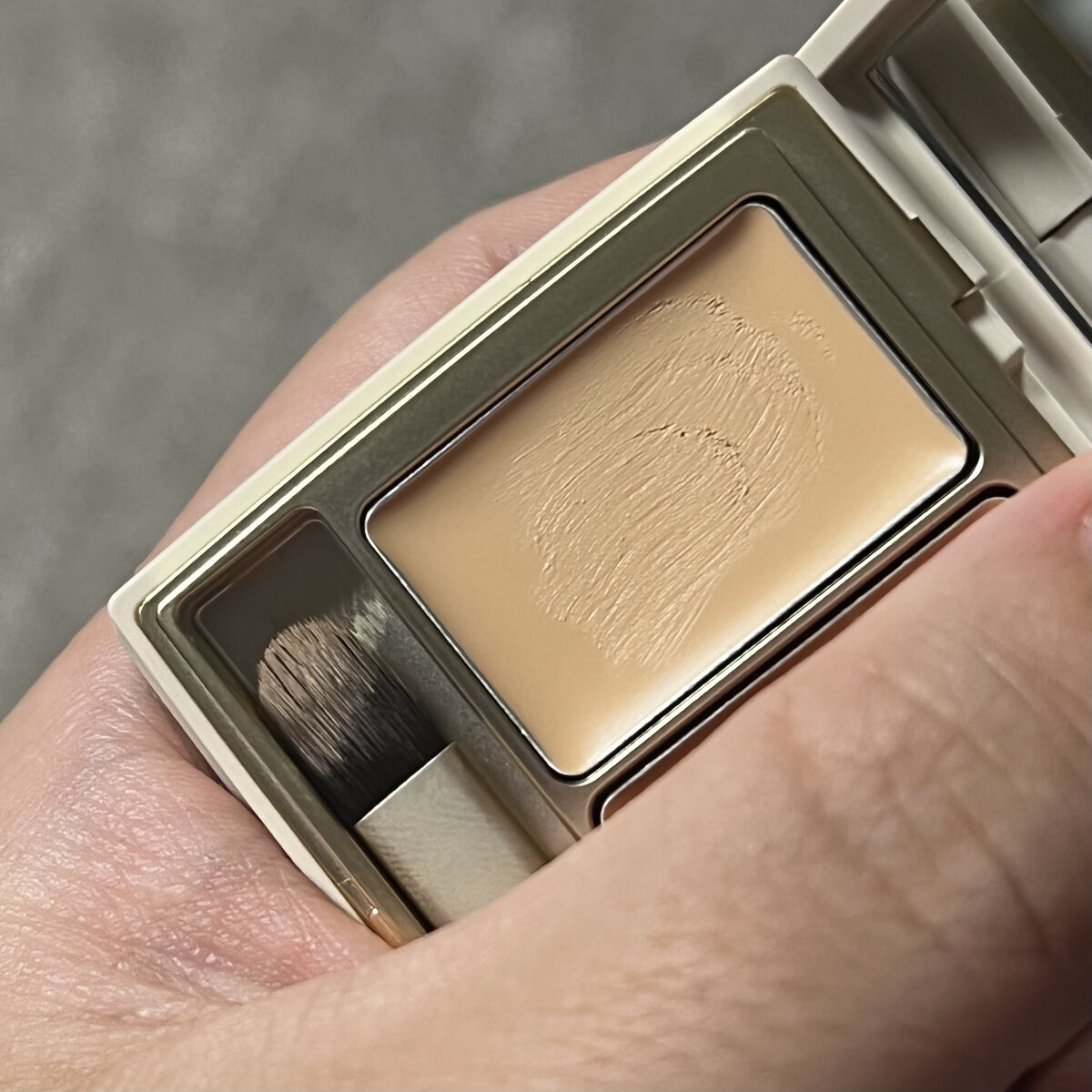 フローレスカバーコンシーラー/RMK/パレットコンシーラーを使ったクチコミ（2枚目）