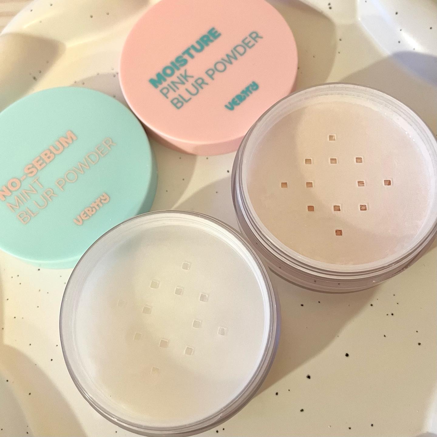 モイスチャーピンクブラーパウダー/Vertty/ルースパウダーを使ったクチコミ（3枚目）