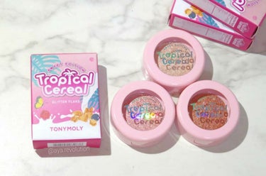 トロピカル シリアル グリッター フレーク/TONYMOLY/パウダーアイシャドウを使ったクチコミ（1枚目）