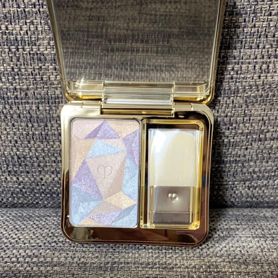 ル・レオスールデクラ  108 Shimmering Snowflakes/クレ・ド・ポー ボーテ/パウダーハイライトを使ったクチコミ（3枚目）