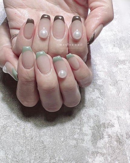 mauloa_nail on LIPS 「・カラーフレンチにパール😌✨いつもありがとうございます❤️・ネ..」(1枚目)