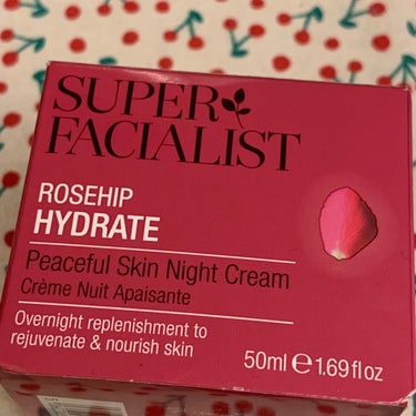 Super facialistのrose hip hydrating night cream です。


💜質感
しっとり少し重め。
塗りすぎるとぽろぽろする。

💜保湿力
夏以外はちょうど良い。夏には