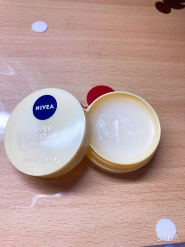 ☪︎⋆｡˚✩NIVEA Deep Moisture Night Protect ⋆｡˚✩

Honey Flavor なので、ハチミツの良い香りがして癒されます！
何よりも、唇がぷるぷるになる！
600円くらいなので、コスパ良い♡

#nivea #ニベアリップクリーム #乾燥対策 #リップバーム #プルプル唇 の画像 その1