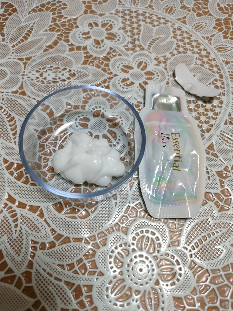 ザビューティ うるツヤチャージヘアパック/エッセンシャル/ヘアマスク・ヘアパックを使ったクチコミ（2枚目）