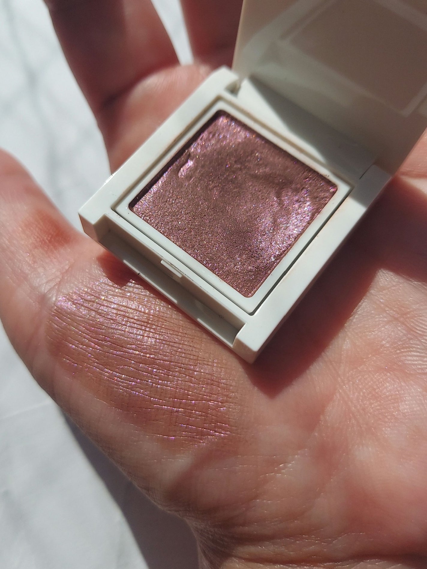 misaki on LIPS 「編集しないでそのまま何枚も載せます🙏私のベスコスアイシャドウ。..」(5枚目)