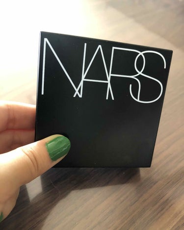 NARS ナチュラルラディアント　ロングウェア　クッションファンデーション✨✨

色味はピンクとイエローのバランスがとれた5880です


3枚目に塗っているのですがあまり分からないくらい
ナチュラルで