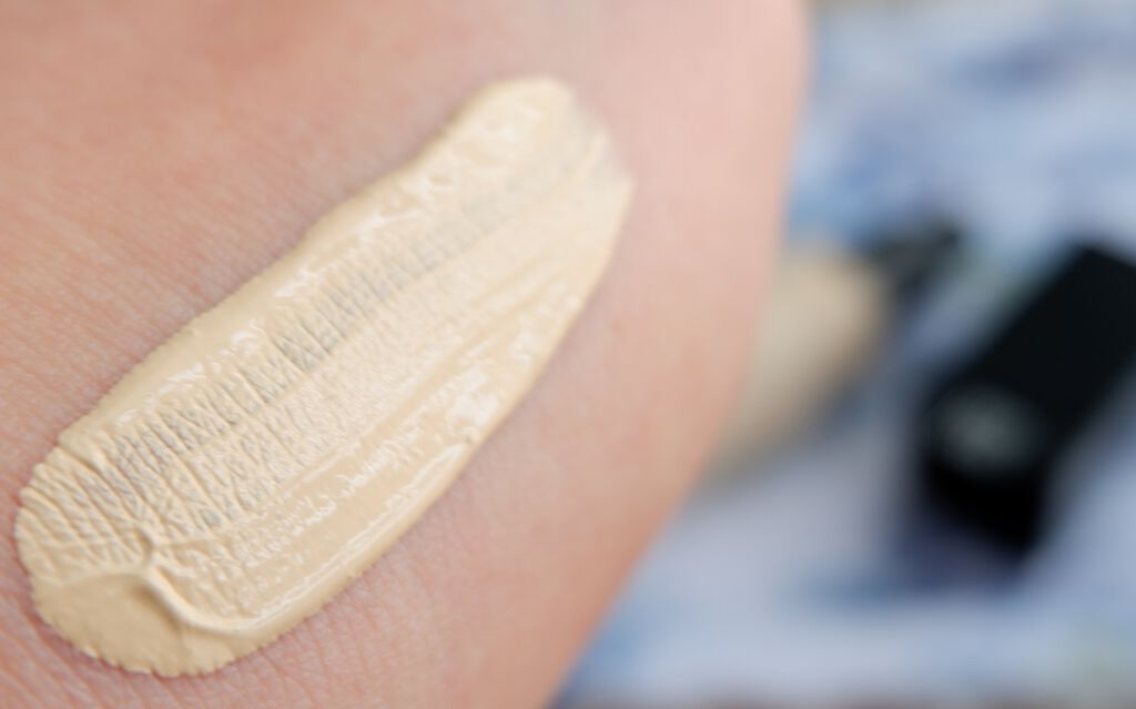 プリズム・リーブル・スキンケアリング・マット/GIVENCHY/リキッドファンデーションを使ったクチコミ（3枚目）