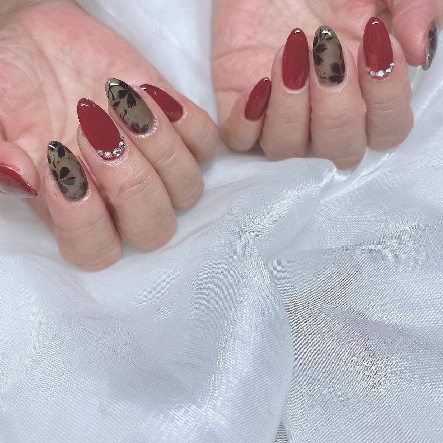 kanna on LIPS 「・・・手描きレースフラワー❧✿✿☙✨お上品可愛い…(∩ˊ꒳ˋ..」(1枚目)