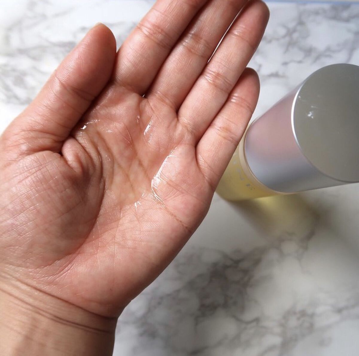 マルチスタイリングオイルライト/NiNE/ヘアオイルを使ったクチコミ（2枚目）