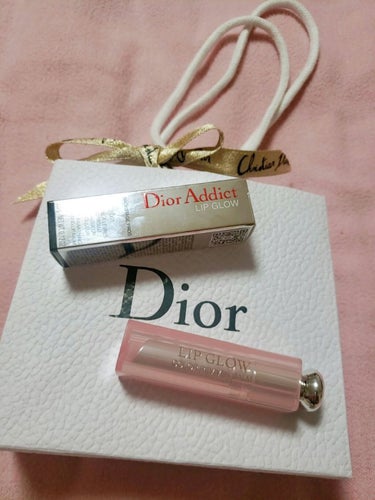 *Diorアディクトリップグロウ*
001番を購入！

荒れないティントバームを求めて一生口コミをチェックして
行き着いたのがこれでした。
色はBAさんにいっぱいみせてもらって悩んで悩んでとりあえず失敗