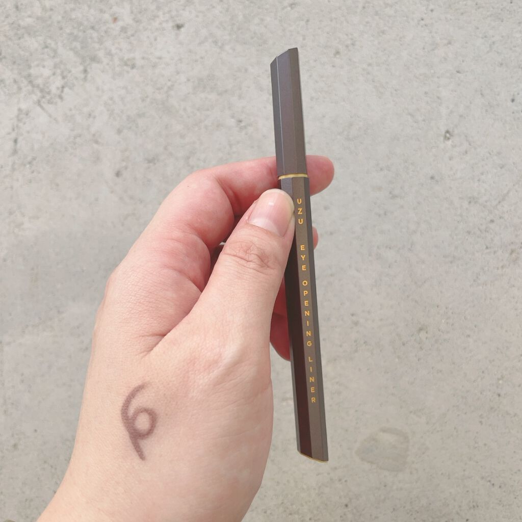EYE OPENING LINER/UZU BY FLOWFUSHI/リキッドアイライナーを使ったクチコミ（2枚目）
