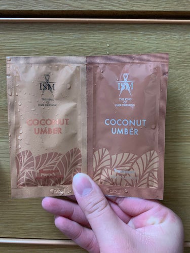 ISM
COCONUT UMBER シャンプー／トリートメント

ドンキで購入

ドンキで先行販売って書いてあって、結構広めに売り場取ってあったから話題なの？って思って購入

＊シャンプー
透明なサラサ