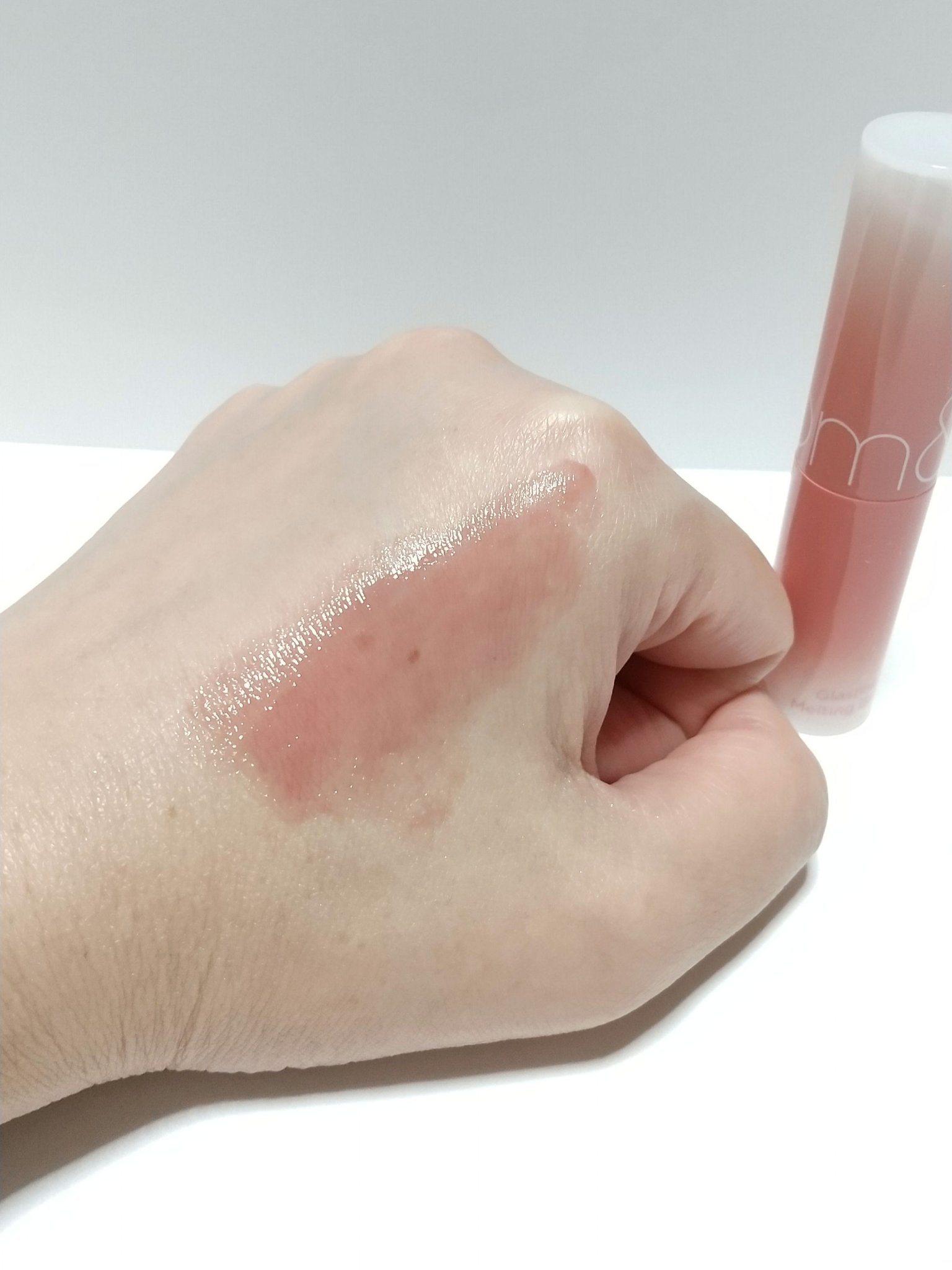 グラスティングメルティングバーム/rom&nd/リップバームを使ったクチコミ（3枚目）