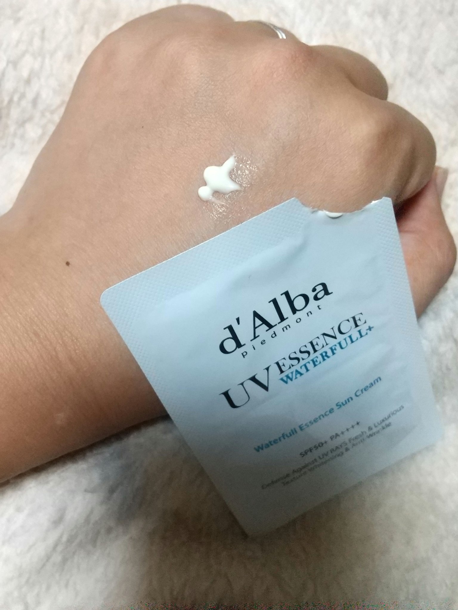 ダルバ ダルバ ウォータフル エッセンス サンクリームのクチコミ「【使った商品】 ダルバ ウォータフル エッセンス 
                     .....」（2枚目）