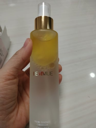 FEMMUE　デュアルエッセンス
久々にFEMMUEを購入しました！

この香りがやっぱり一番好きです。かおりを嗅ぐために買ってます笑
会社用の日中乾燥対策ミストとして使用します。
今はエリクシールを使