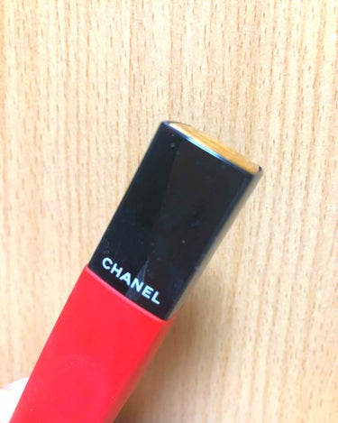 CHANELのルージュアリュールリクィッドパウダーの954ラディカルです！

マットリップが欲しい！でも赤だとすごい浮いちゃう…と悩んでたんですがCHANELのBAさんにこれを付けてもらったらすごい合う