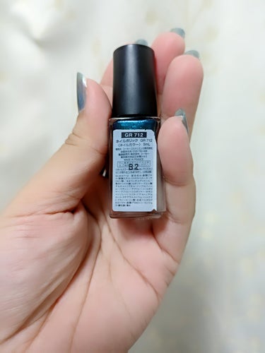 ネイルホリック
ネイルホリック Galactic color
GR712

ムラになりにくくて、
艶キラのグリーン系のカラー💅🏻

ブルーグリーンって表現が合ってるかな？？

深みもあって秋っぽいよね💅🏻💚💙

これね、まだトップコート塗らないで3度塗りしたの❣️
つやんつやん🤭

久しぶりにネイルした‼️

#ネイルホリック
#ネイルホリック Galactic color
#GR712
#セルフネイル
#セルフネイラー
#ネイルポリッシュ
#セルフネイル部
#お値段以上ネイルの画像 その1