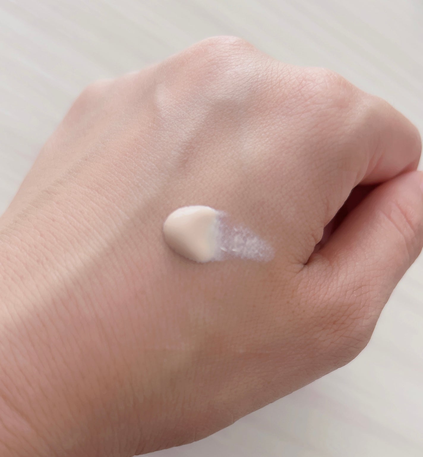 インテンシブ セラム ラディアンス プライマー/BOBBI BROWN/化粧下地を使ったクチコミ(2枚目)