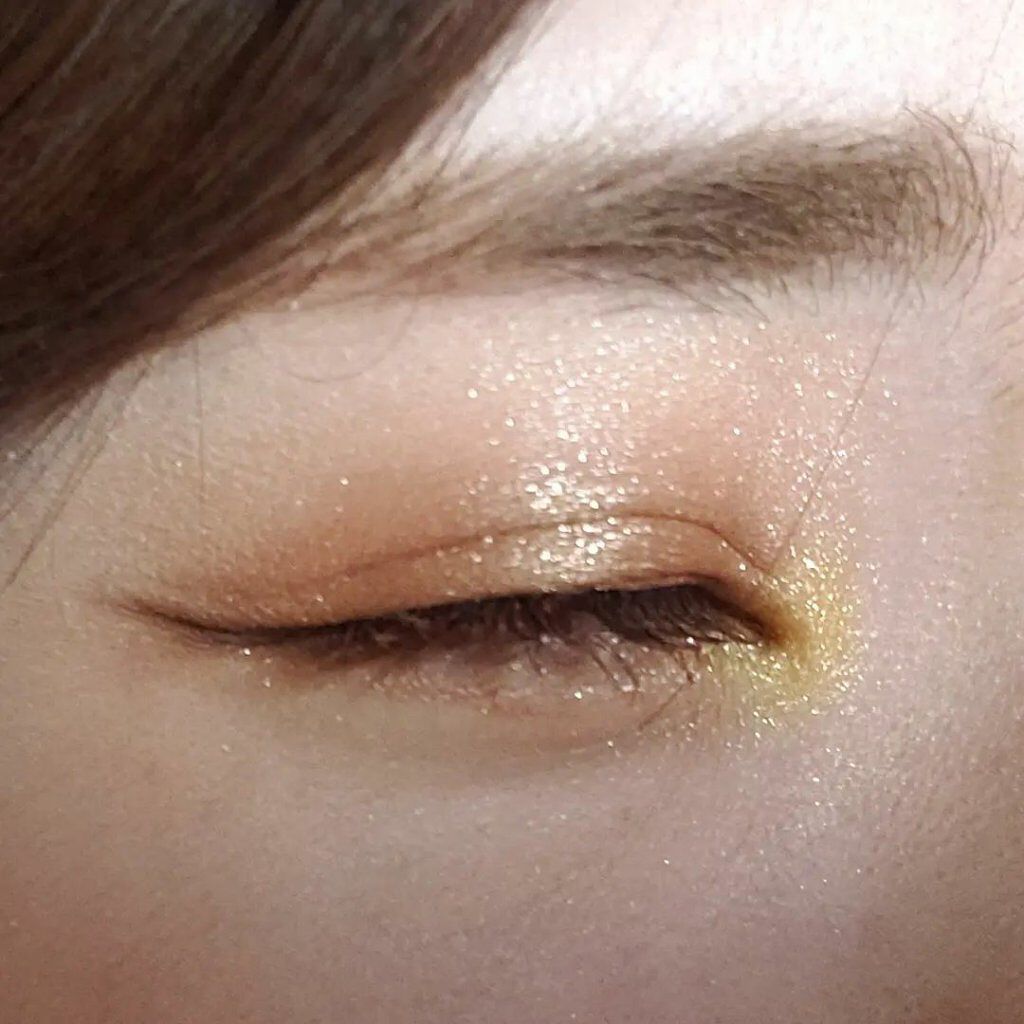 プレスド アイシャドー（レフィル） PR ホワイトゴールド A/shu uemura/単色アイシャドウを使ったクチコミ（2枚目）