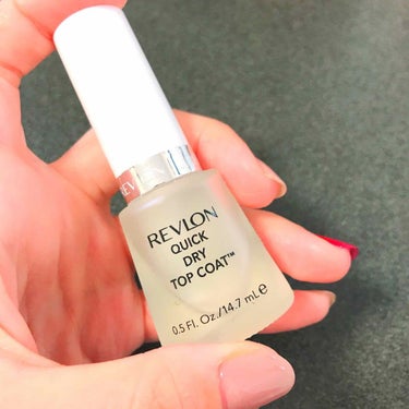 REVLON クイック ドライ トップ コート Nのクチコミ「レブロンのトップコート

とにかく乾くのが早い。
30秒で速乾と謳っているだけあります。
ぷっ.....」（1枚目）