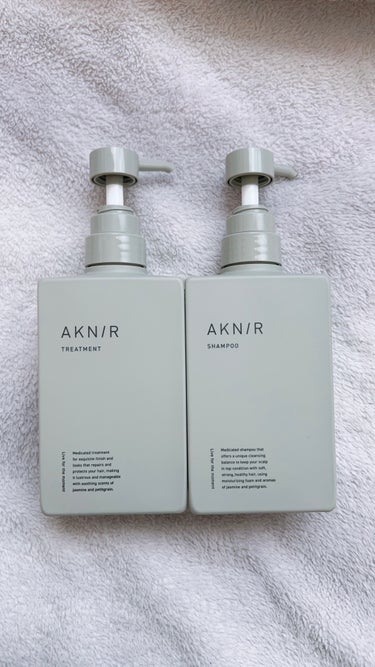 AKNIR 薬用ヘアシャンプー＆トリートメントのクチコミ「頭皮環境を整えてくれるエイジングケアシャンプー💞

頭のフケが気になるようになって
外に出る時.....」（1枚目）