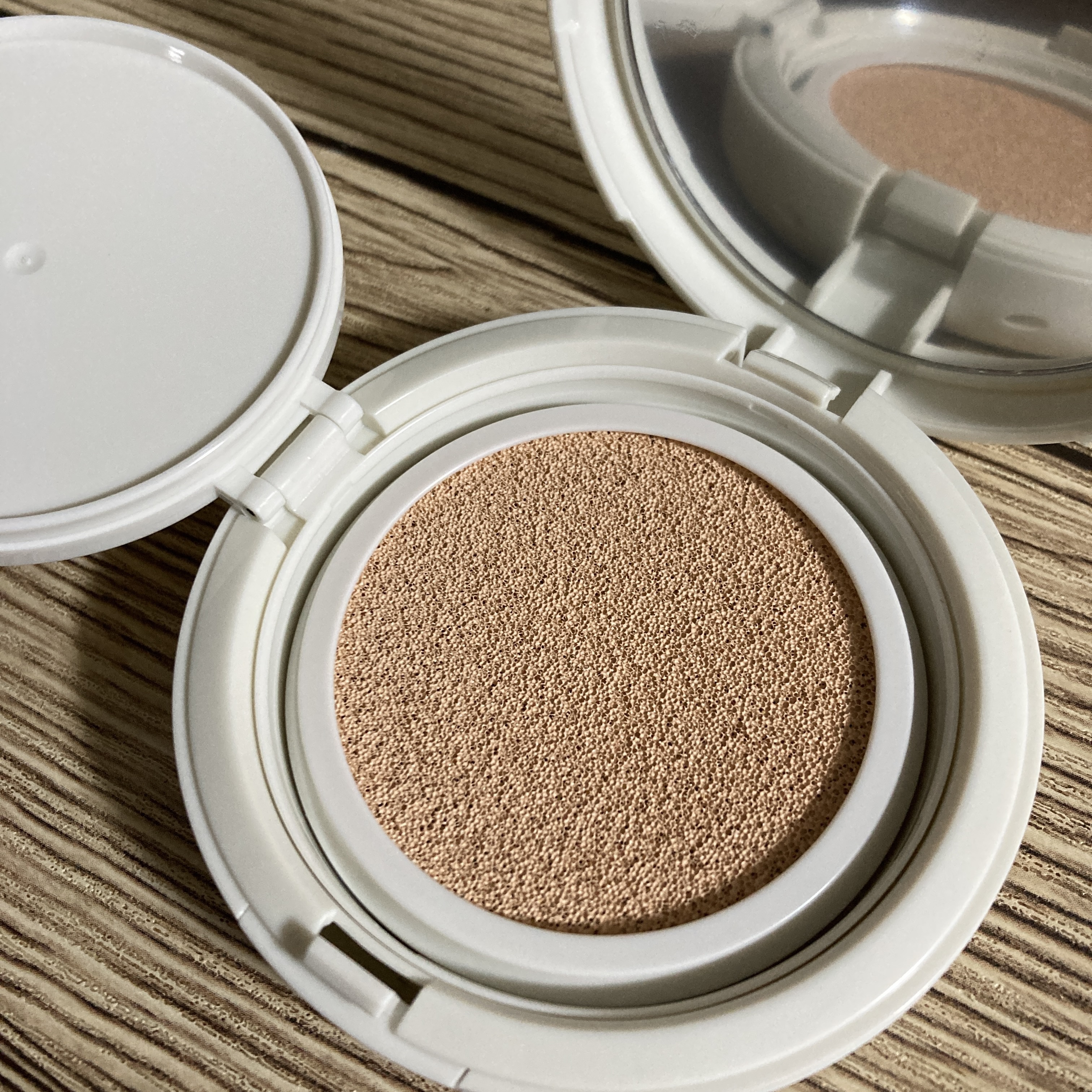 モイスチャーフィットクッション 01 ライト/hadaha/クッションファンデーションを使ったクチコミ（3枚目）