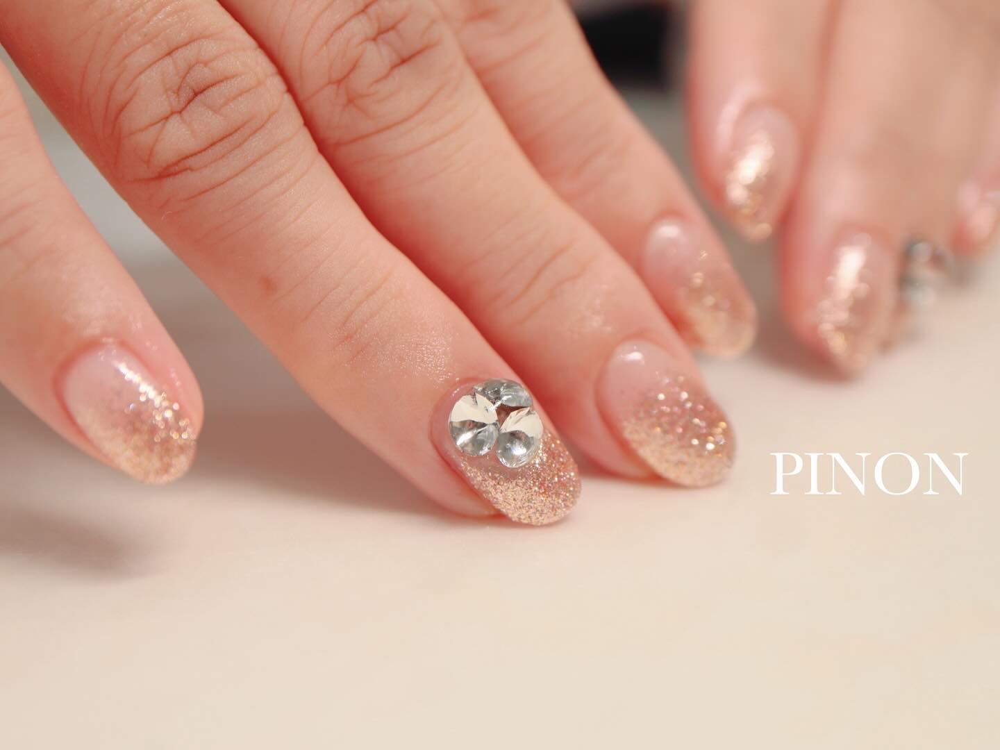 #ラメグラネイル,#ビジューネイル,#冬ネイルのネイルデザイン