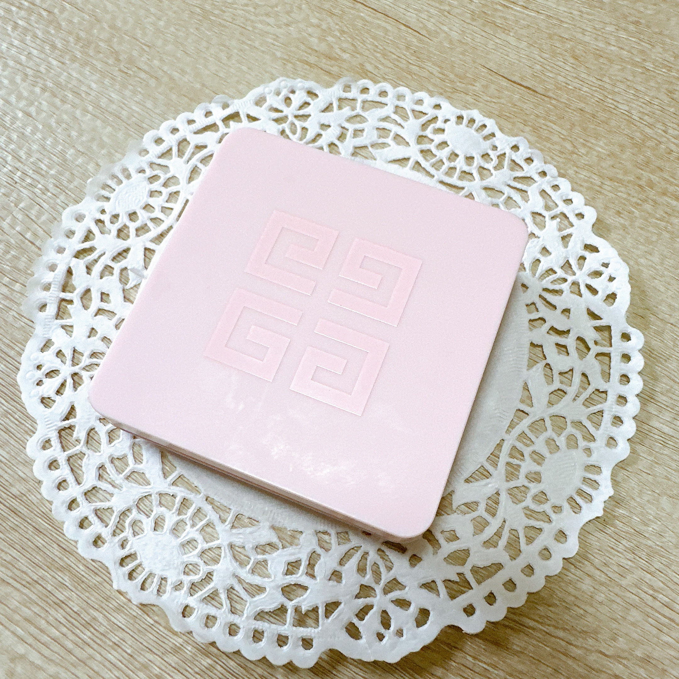 スキン PFCT コンパクト クリーム Ｎ/GIVENCHY/化粧下地を使ったクチコミ（2枚目）