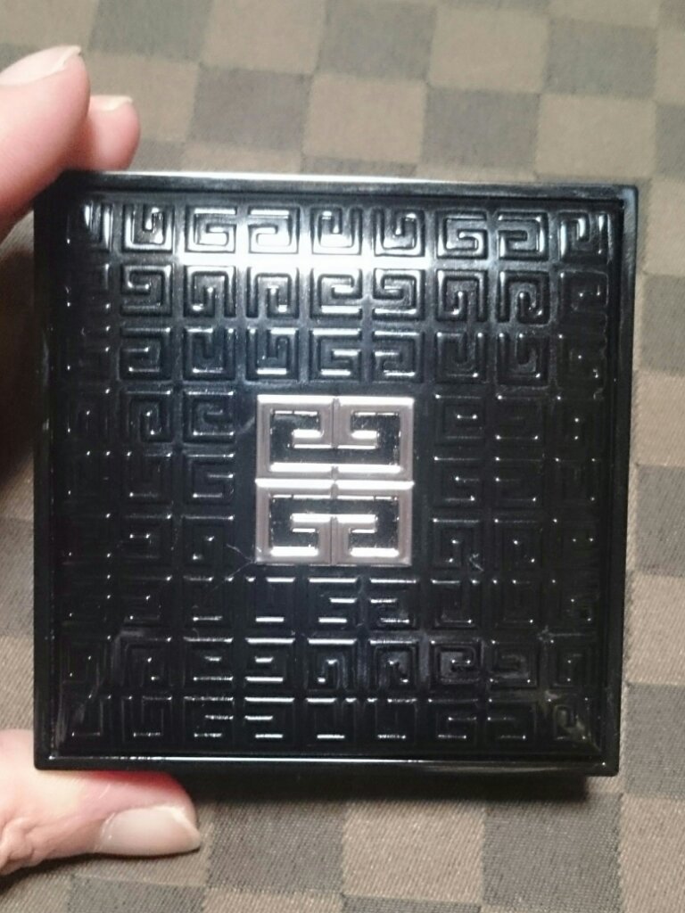 プリズム・リーブル・スキンケアリング・グロウ・クッション/GIVENCHY/クッションファンデーションを使ったクチコミ（1枚目）