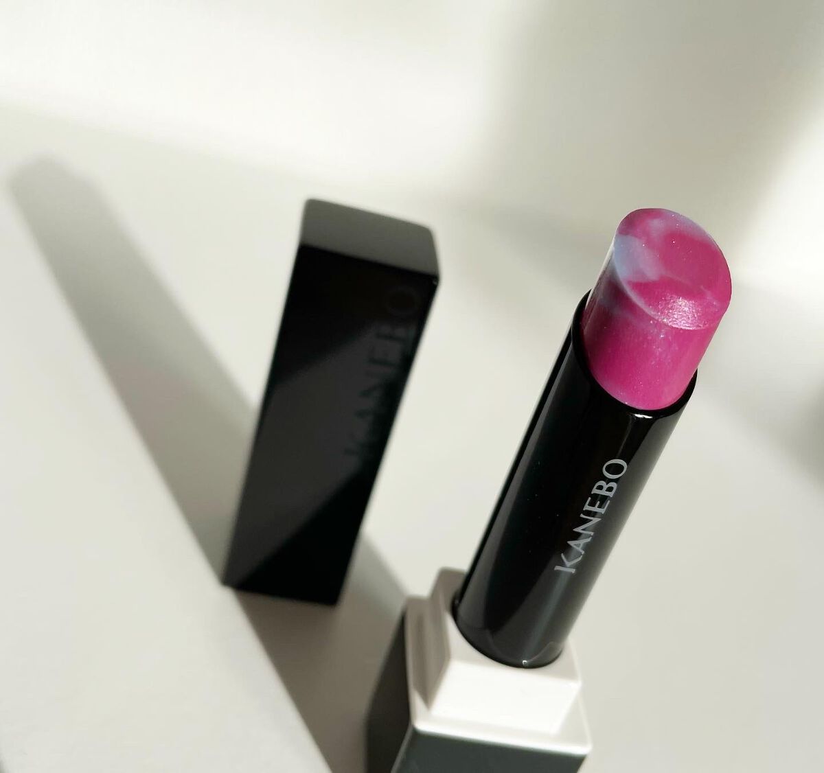 カネボウ モイスチャールージュネオ 303 Strawberry Neon/KANEBO/口紅を使ったクチコミ（3枚目）