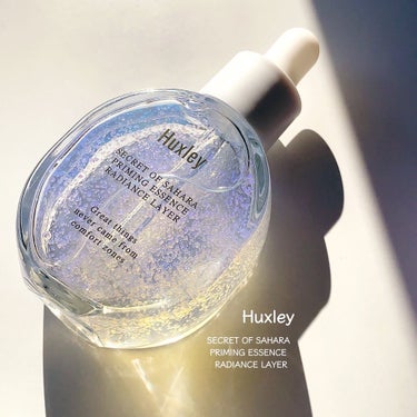 
Huxleyのプライミングエッセンスは、
スキンケアとプライマー(下地)の
2つの役割を果たすハイブリッドエッセンス✨

スキンケアの最後、メイク前に使用📝
お化粧のりも良くなり、
乾燥しやすい肌も長時間潤ってくれます🤍
メイクしない日のスキンケアとしても◎

生花のような香りと光と色が変化する
リキッドクリスタルにも癒されます🫧


ハクスリーオリジナル成分の
サボテンセラミドの保湿力が大好きで
スリープマスク、ハンドクリームも愛用中🫶🏻
乾燥を感じやすい方におすすめ◎

┈┈┈┈┈┈┈┈┈┈

Huxley

SECRET OF SAHARA 
PRIMING ESSENCE 
RADIANCE LAYER

(30ml)

┈┈┈┈┈┈┈┈┈┈

プライミングエッセンスは、
全国のロフトでオフラインでも購入可能です🏷️
オンラインはQoo10へ

.
.
.

#PR #提供 #Huxley #ハクスリー
#プライマー #韓国スキンケア #エッセンス
#サボテンシードオイル #保湿
#スキンケア #skincare #乾燥肌の画像 その0