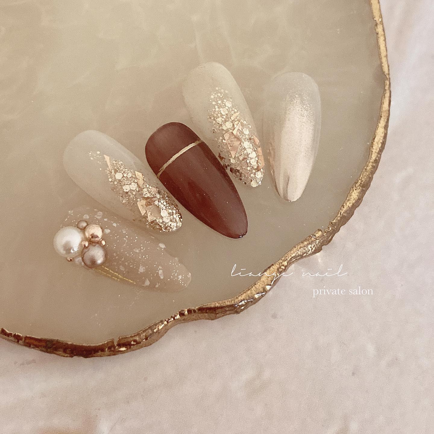#ネイル,#冬ネイル,#大人ニュアンスネイル,#ニュアンスネイル,#ジェルネイル,#ミラーネイル,#パールネイルのネイルデザイン