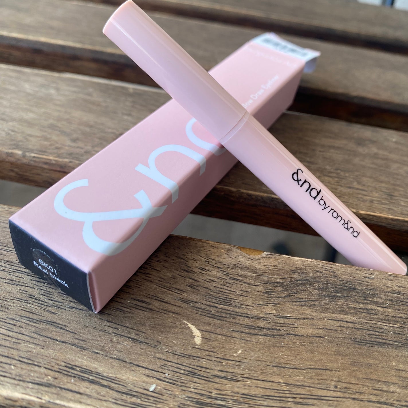 メロウドローアイライナー/&nd by rom&nd/リキッドアイライナーを使ったクチコミ(1枚目)