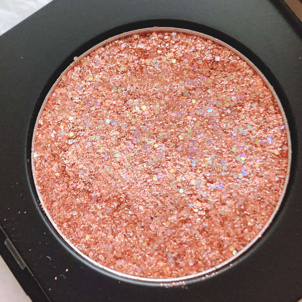 グリッターロックアイズ/ETUDE/単色アイシャドウを使ったクチコミ(2枚目)