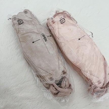 3COINS ダイヤモンドシェイプ3Dフェイスマスクのクチコミ「大人気の3COINSマスク買ってみた✨
✼••┈┈••✼••┈┈••✼••┈┈••✼••┈┈.....」(3枚目)