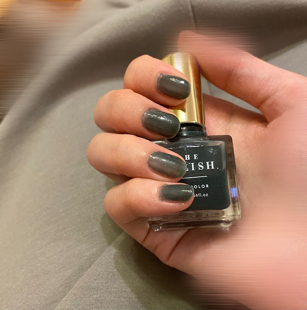 あさのさんネイル💅🏻はい来ました、私の大好きなグリーンです笑
こちらはthe POLISHのglassというカラーです！
他にはない透明感と重ね塗りをすることでどんどん深みが増していく綺麗な色です✨
ピスタチオみたいな淡いグリーンも好き