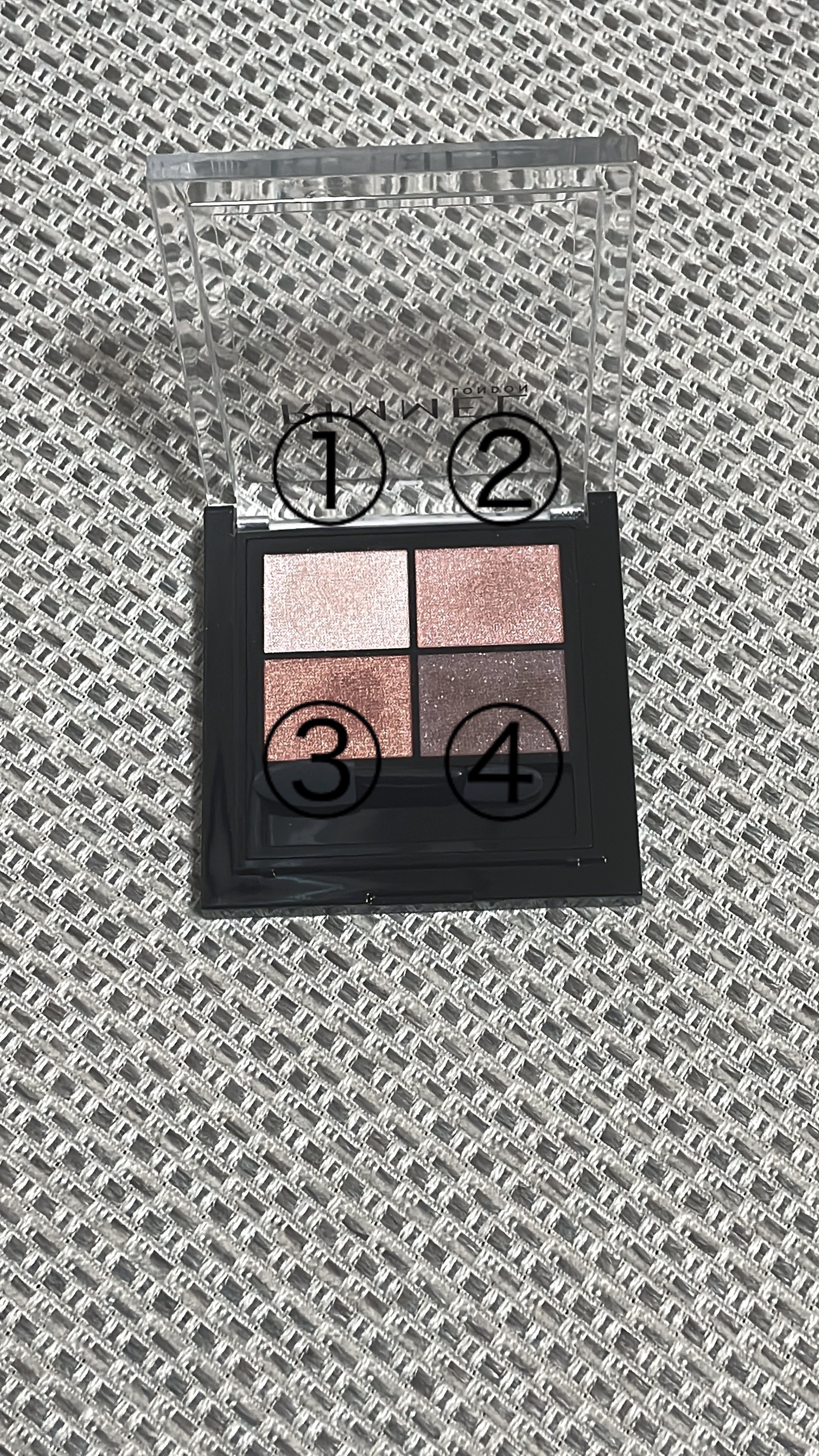 ワンダー エバー アイシャドウ/リンメル ロンドン/アイシャドウパレットを使ったクチコミ（2枚目）