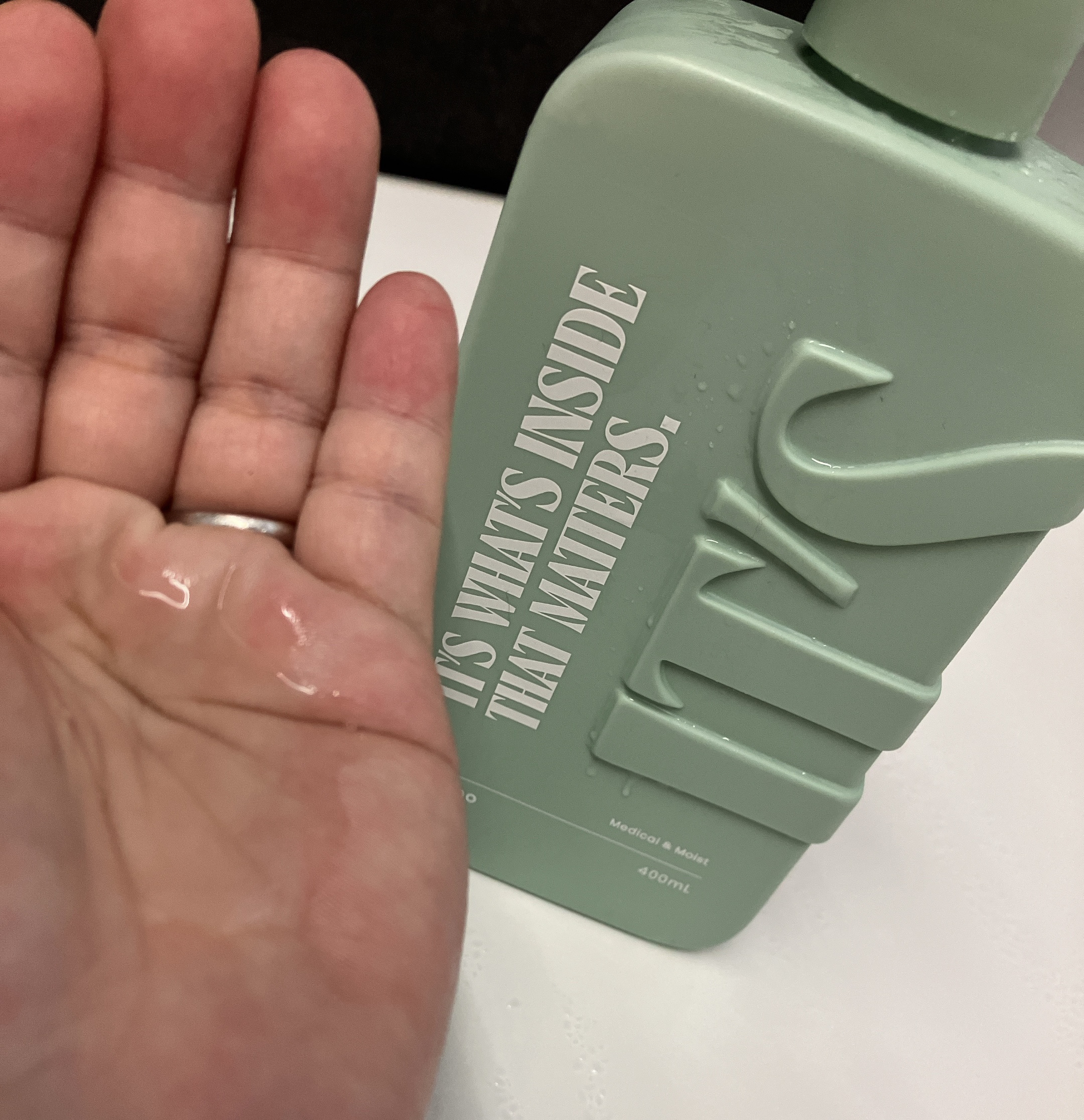 薬用スカルプ メディカルモイスト シャンプー/トリートメント/IT’S WHAT’S INSIDE THAT MATTERS./市販シャンプーを使ったクチコミ（2枚目）