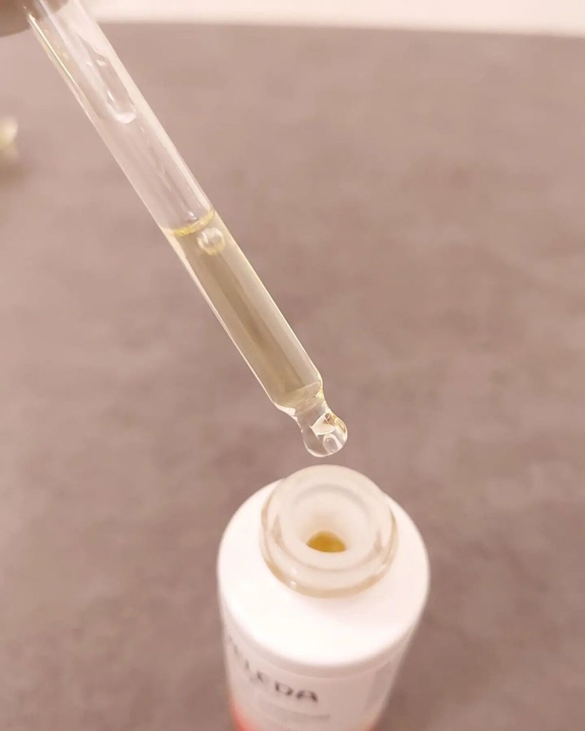 ざくろ フェイシャルオイル/WELEDA/フェイスオイルを使ったクチコミ（3枚目）