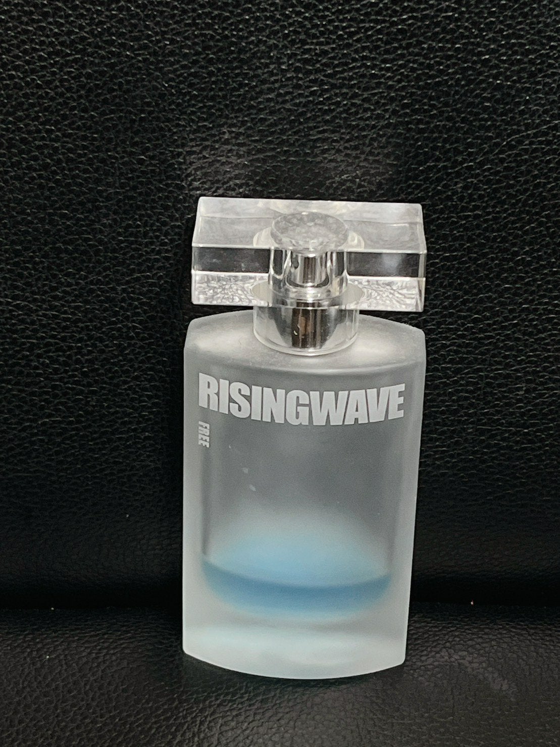 ライジングウェーブ フリー ライトブルー オードトワ レ/ライジングウェーブ/香水(メンズ)を使ったクチコミ(1枚目)