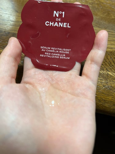 CHANEL セラム N°1 ドゥ シャネルのクチコミ「CHANEL

セラム N°1 ドゥ シャネル
(美容液)

いい匂いする美容液です💕肌がモチ.....」（3枚目）