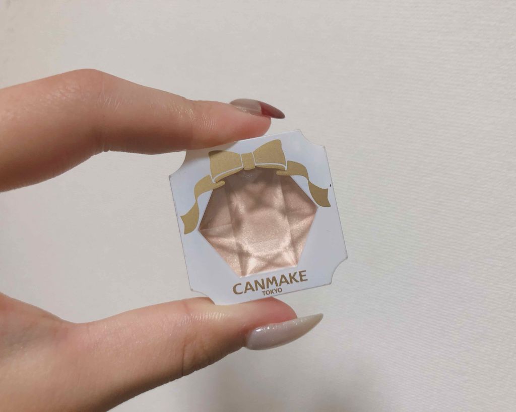 キャンメイク
クリームハイライター
No.01 ルミナスベージュ


めちゃくちゃ推しのハイライター。

クリームなのに崩れにくく、内側から発光したみたいなきれいなツヤがでる。
このルミナスベージュは肌馴染みがよくて、白浮きせず自分の肌から