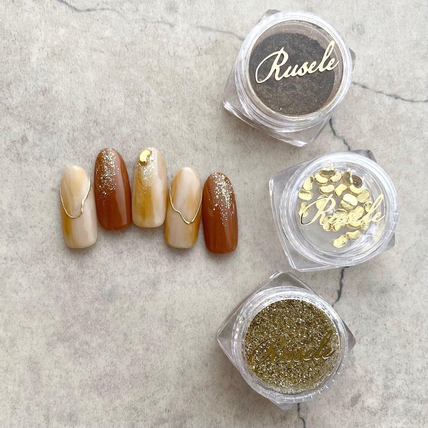 naomi on LIPS 「ルセレのゴールドシリーズのライン使い💓日に日に涼しいので🍂急い..」(2枚目)