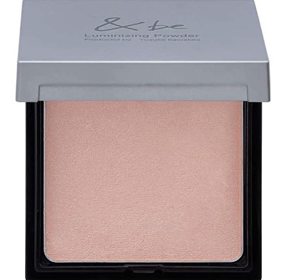 ＆be
ルミナイジングパウダー
¥2,420

最高すぎるツヤ感。

上品なツヤ感が出て透明感UP。

シミやくすみ等のアラを飛ばして肌が綺麗に見えます！

ブラシでつけると自然なツヤ感に。
指でつけると発光したような華やかなツヤ感に。

