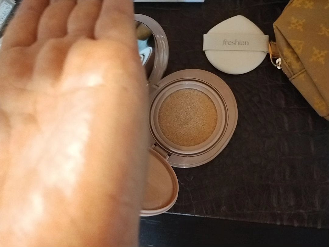 mcgroupakiko on LIPS 「気分やその日のファッションによってメイクやコスメポーチも変える..」(2枚目)