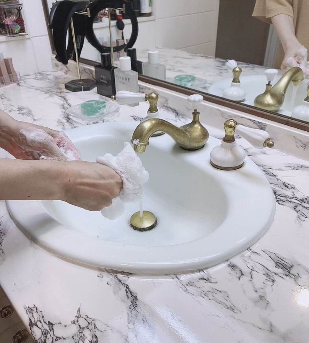 クレンジングリサーチ ソープ ピール&クリアのクチコミ「[夏メンテナンスに🍎爽快🧼ピールオフ]

封を開けたそばから…🍎🍎🍎の香りがすごい！
と評判💯.....」（3枚目）