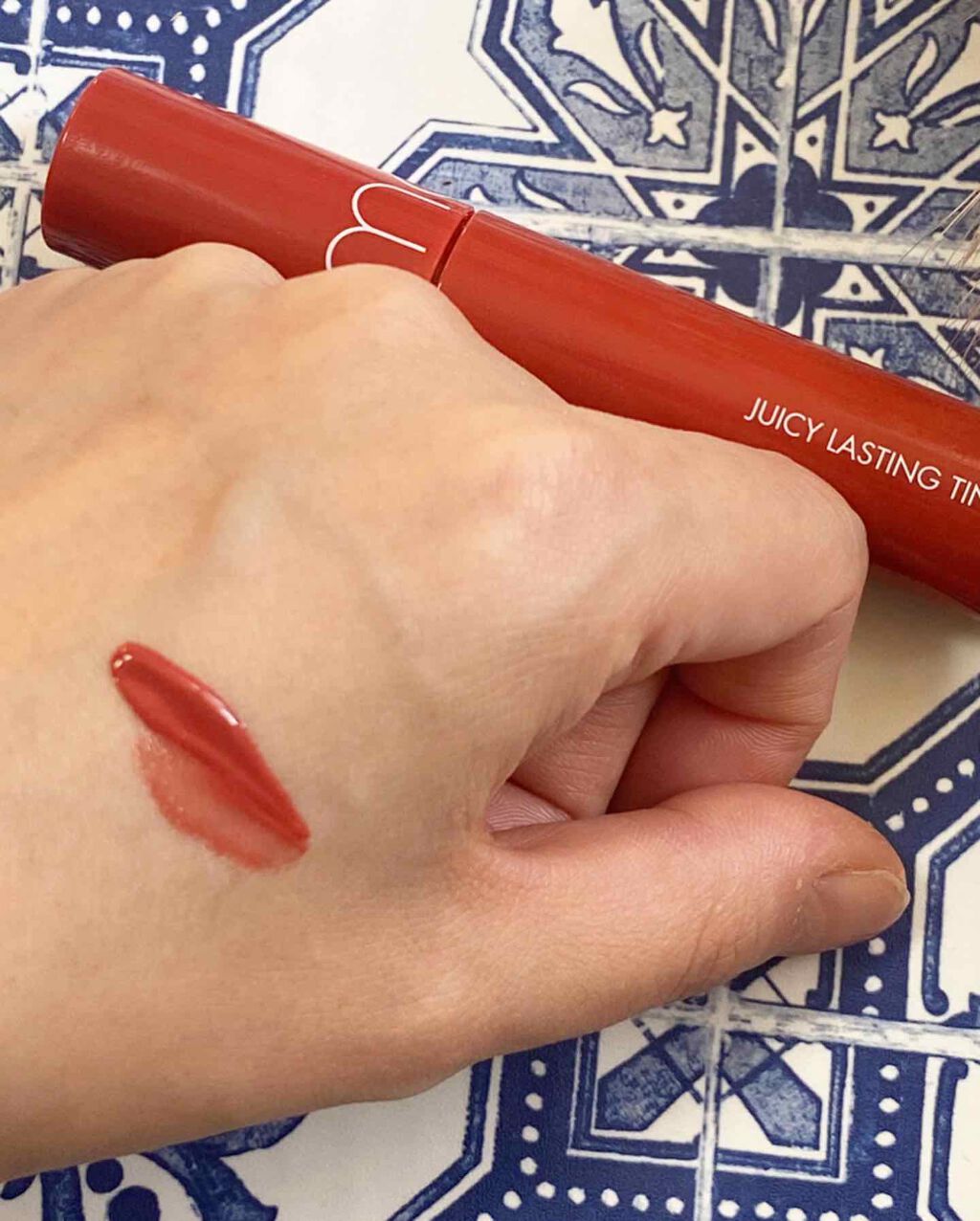 ジューシーラスティングティント/rom&nd/リップティントを使ったクチコミ(2枚目)