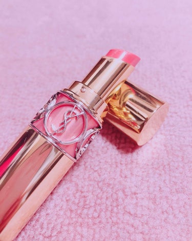 イブサンローラン💄💕
ついに15番婚活リップを買いました！！！
（相手すらいないんですがw）
つけてみると…
私はビンガン肌なのでちょっと荒れてしまいました😱😱😱
でも、色はめちゃくちゃ可愛いです‼
敏